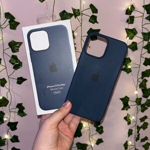 NWT Apple iPhone 13 Pro Max Silicone Case
